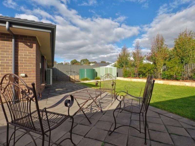17 Hurling Drive, Mount Barker SA 5251