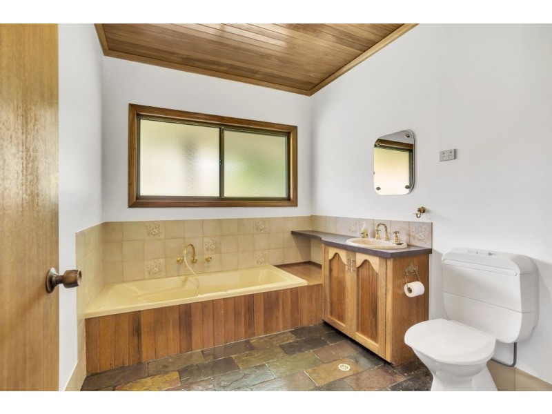 4 Hutchens Road, Woodside SA 5244