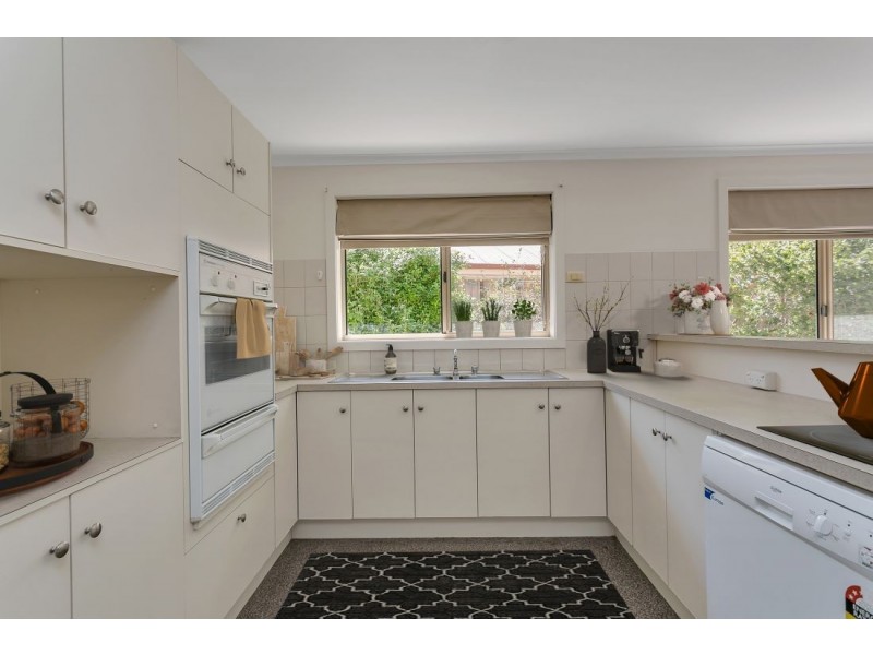 16 Elm Drive, Oakbank SA 5243