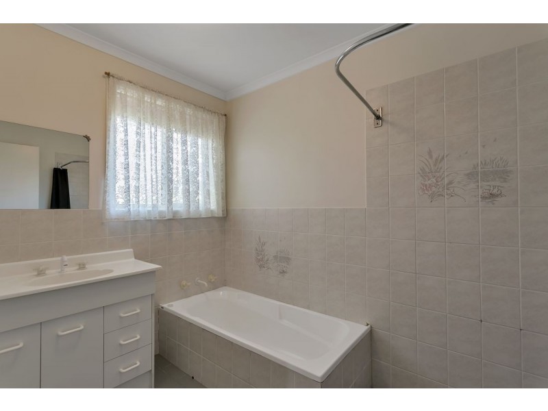 16 Elm Drive, Oakbank SA 5243