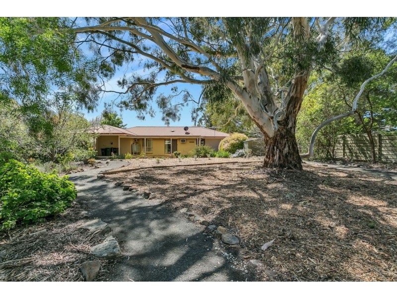 16 Elm Drive, Oakbank SA 5243