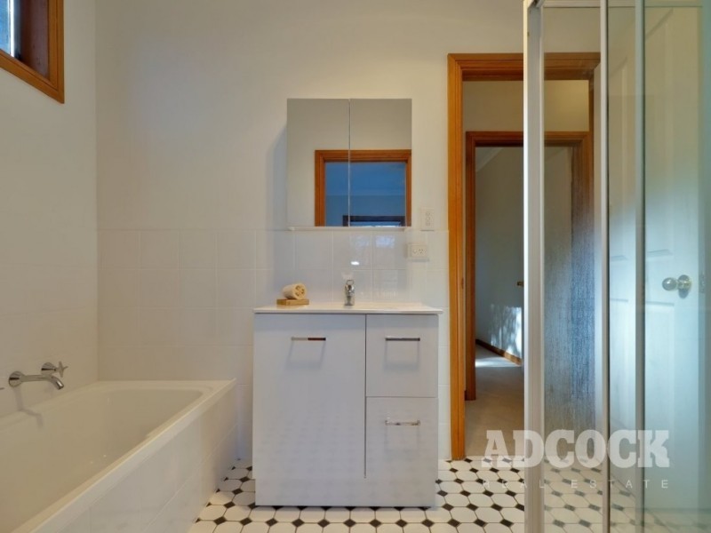 8 Elizabeth Street, Oakbank SA 5243