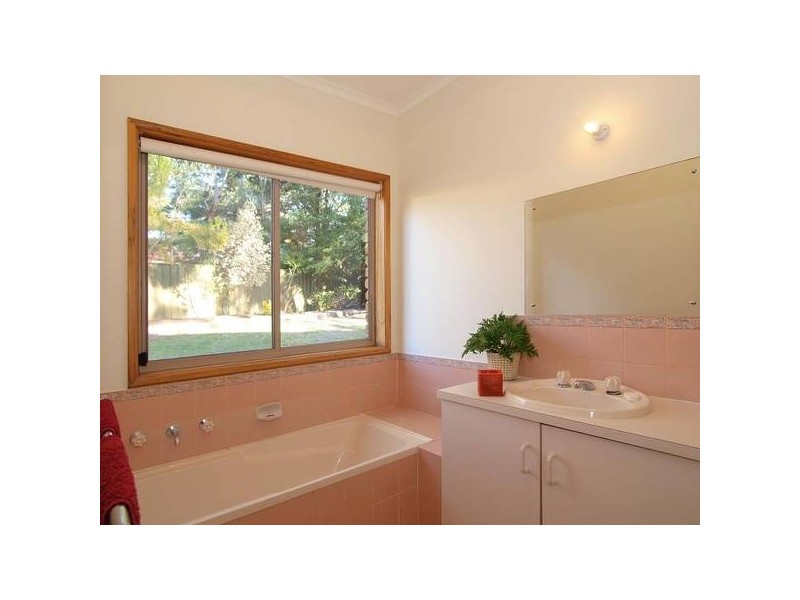 2 Pike Street, Oakbank SA 5243