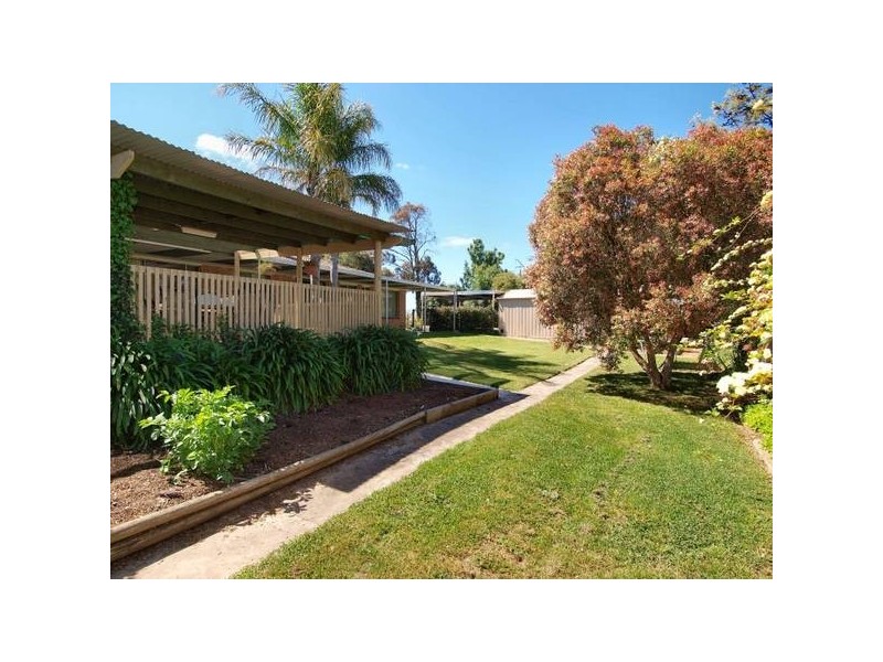 8 Sandford Avenue, Mount Barker SA 5251