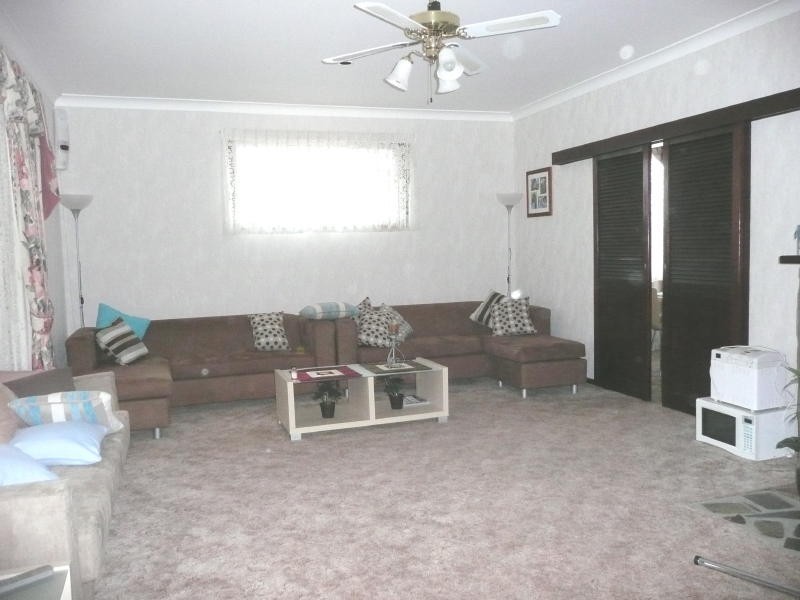 27 Ritchie Crescent, Taree NSW 2430