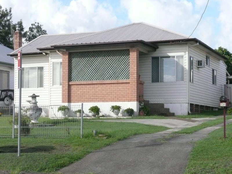 135 Commerce Street, Taree NSW 2430