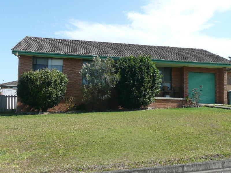 4 Nioka Place, Taree NSW 2430