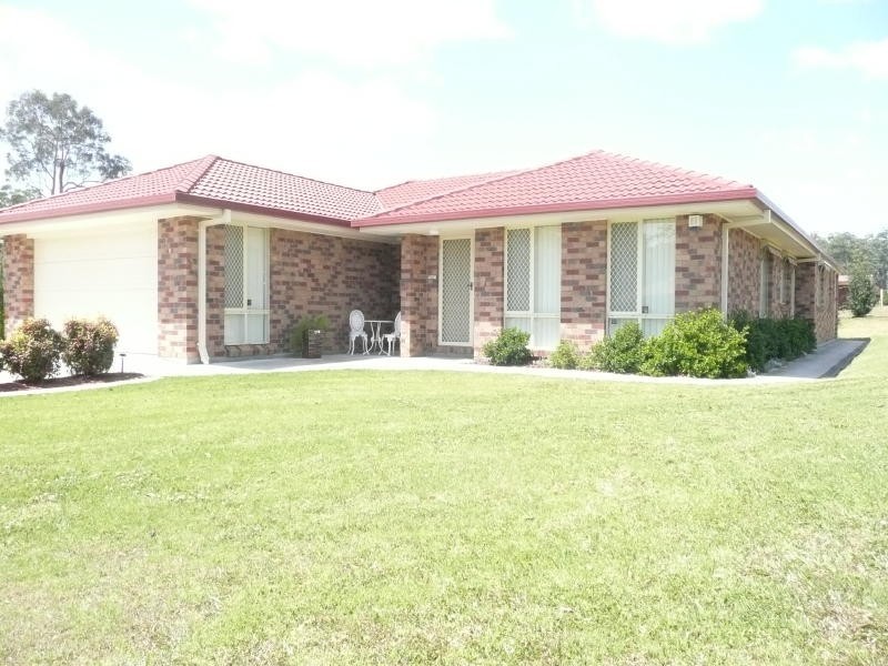 2 Mullalone Place, Taree NSW 2430