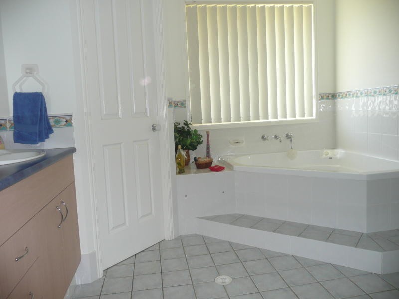 2 Mullalone Place, Taree NSW 2430