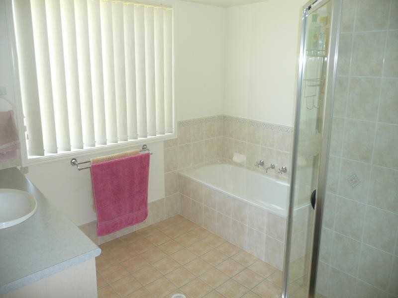 2 Mullalone Place, Taree NSW 2430