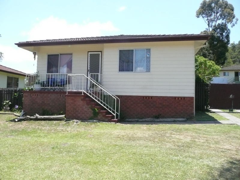 8 Deakin Crescent, Taree NSW 2430