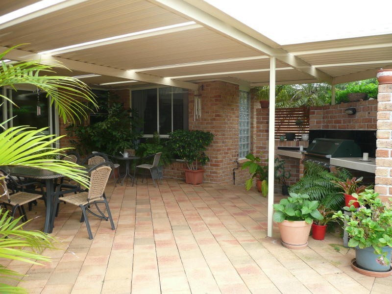 12 Silky Ash Close, Old Bar NSW 2430