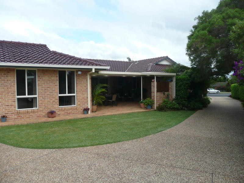 12 Silky Ash Close, Old Bar NSW 2430