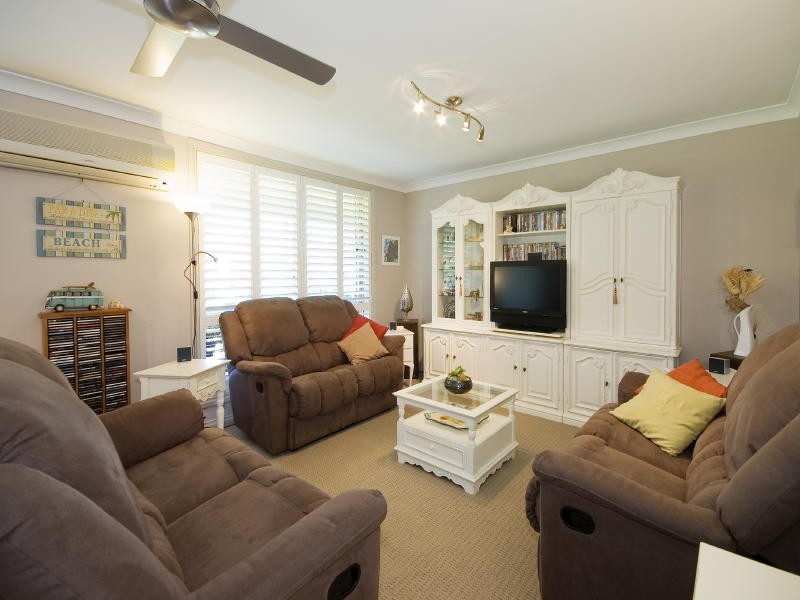 17 South Heron Road, Old Bar NSW 2430