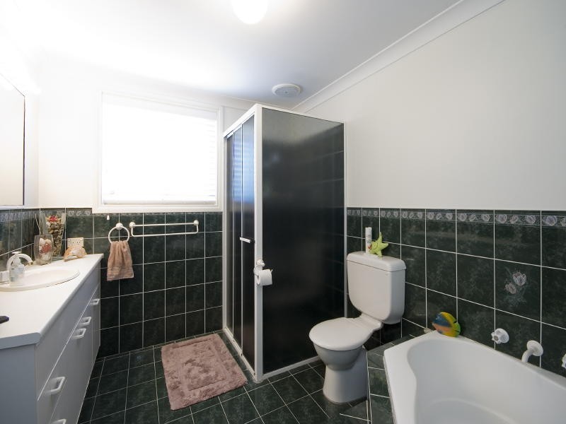 17 South Heron Road, Old Bar NSW 2430