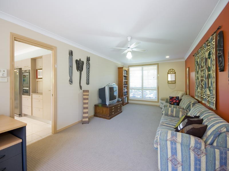 17 South Heron Road, Old Bar NSW 2430
