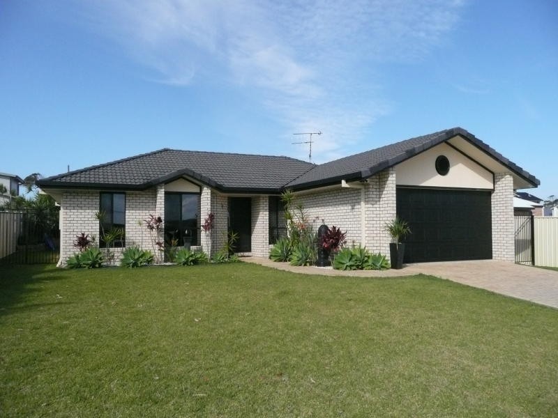 11 Shantull Drive, Wallabi Point NSW 2430