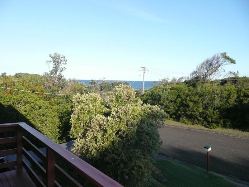 1 Beach Street, Wallabi Point NSW 2430