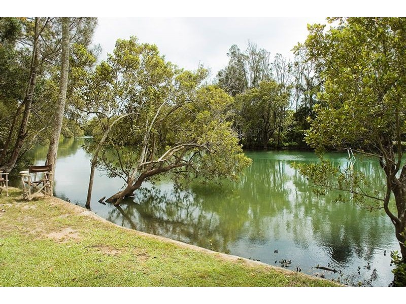 4 Hina Close, Old Bar NSW 2430