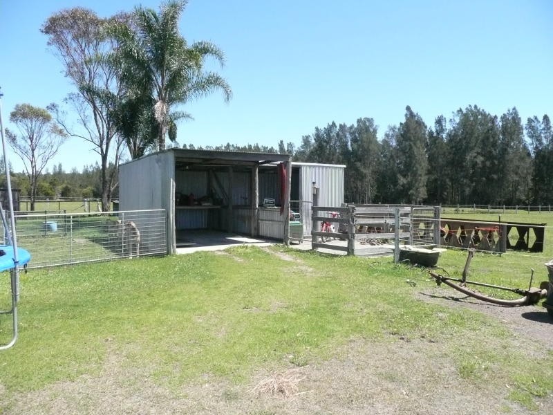 225 Kanangra Drive, Taree NSW 2430