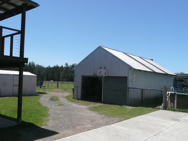 225 Kanangra Drive, Taree NSW 2430