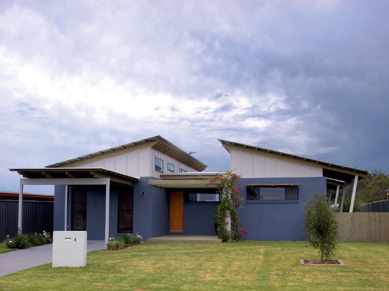 4 Bluehaven Drive, Old Bar NSW 2430