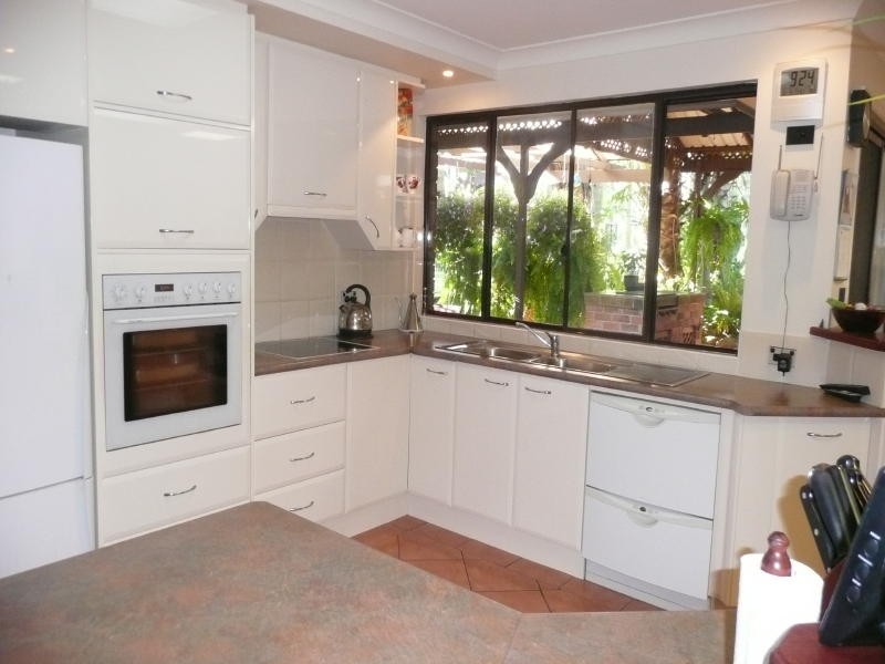 26 Kolinda Dr, Old Bar NSW 2430