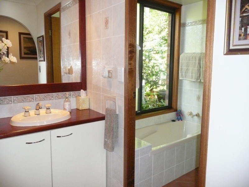 26 Kolinda Dr, Old Bar NSW 2430