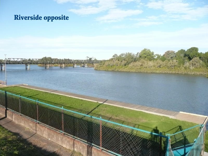 82 River Street, Taree NSW 2430