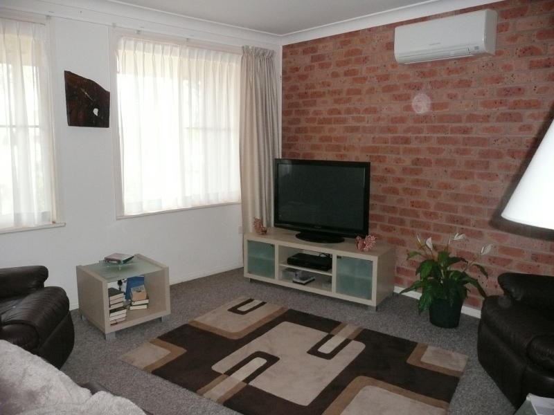 2/2 Silky Ash Close, Old Bar NSW 2430