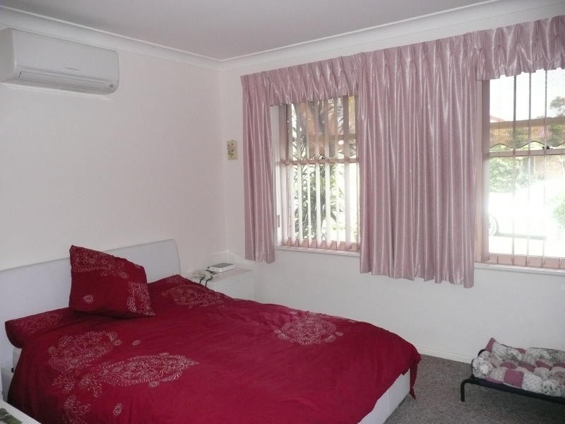 2/2 Silky Ash Close, Old Bar NSW 2430