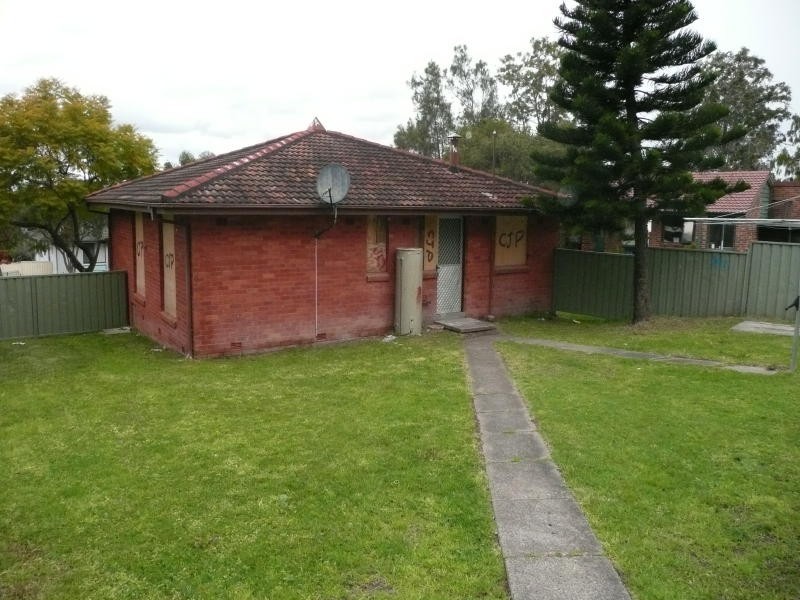 18 Valerie Street, Taree NSW 2430