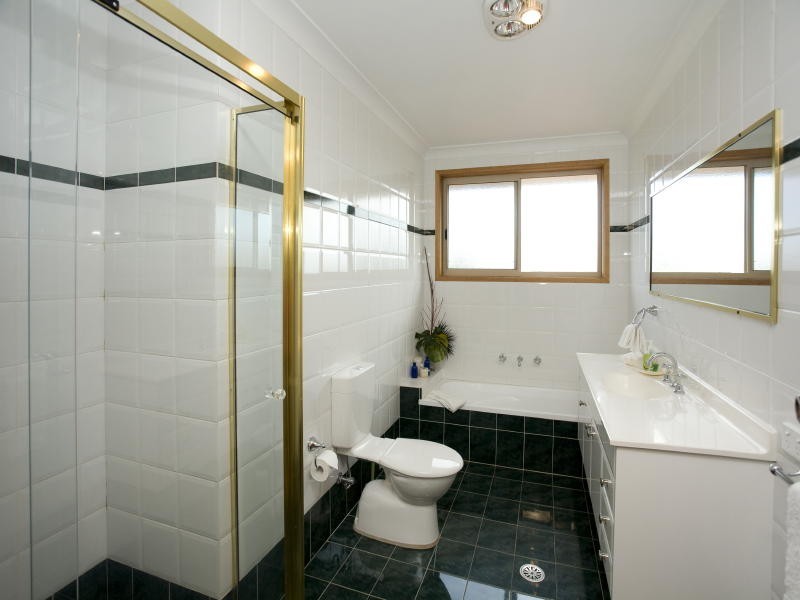 3 Kamala Close, Old Bar NSW 2430