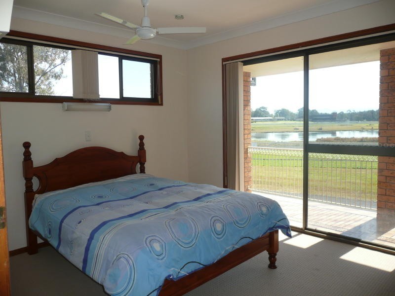37 Lawson Crescent, Taree NSW 2430