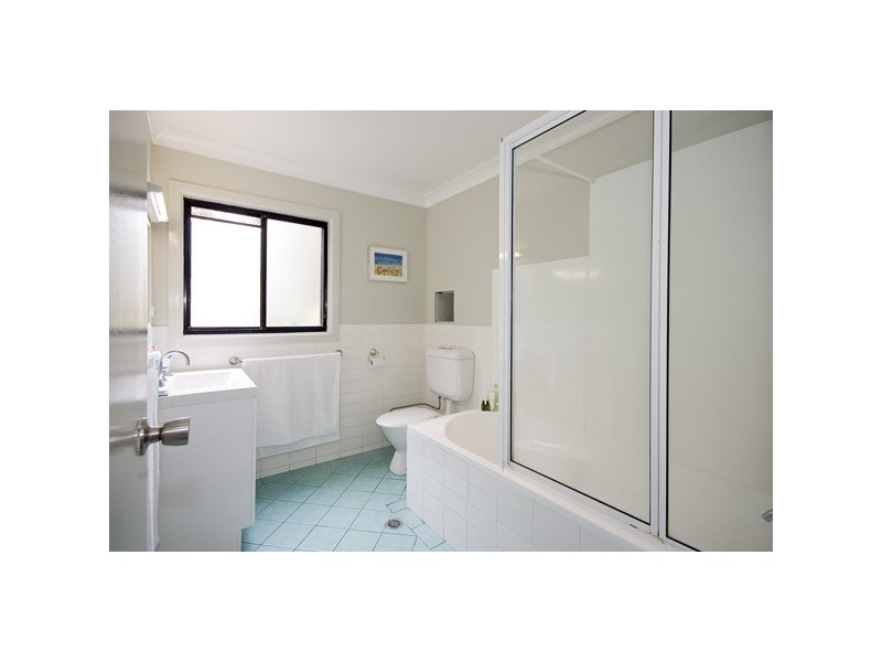 9 Pacific Parade, Old Bar NSW 2430