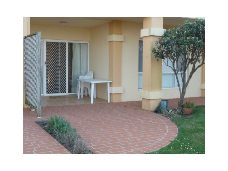 3/32 Lewis Street, Old Bar NSW 2430