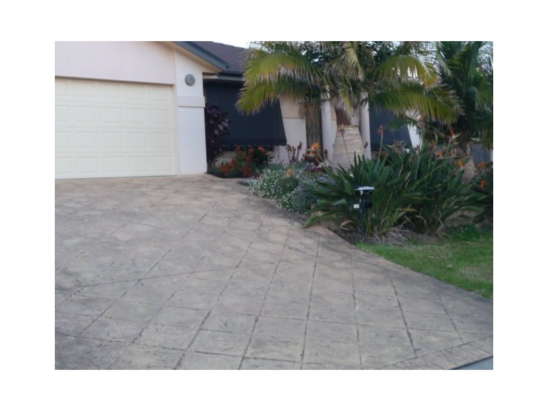 6 Gannett Crescent, Old Bar NSW 2430