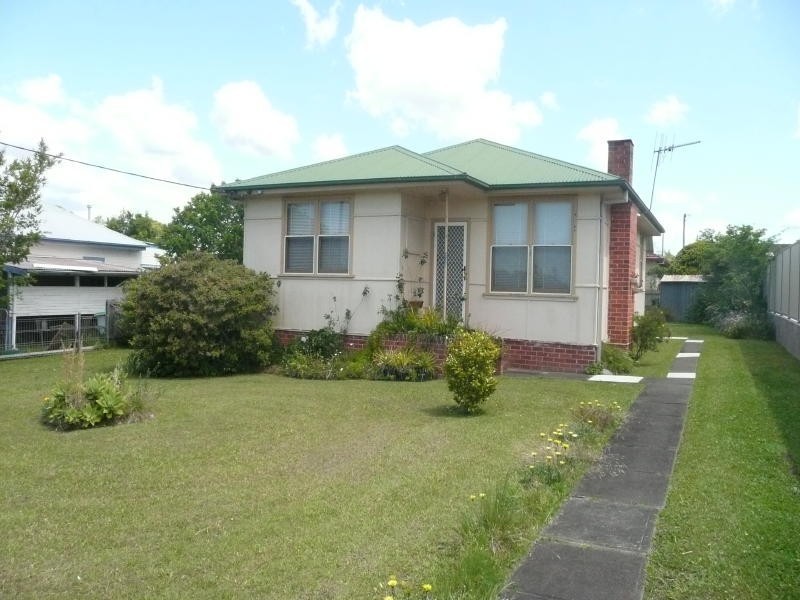 10 Latham Avenue, Taree NSW 2430