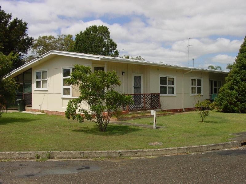 2/2 Bayview Crescent, Taree NSW 2430