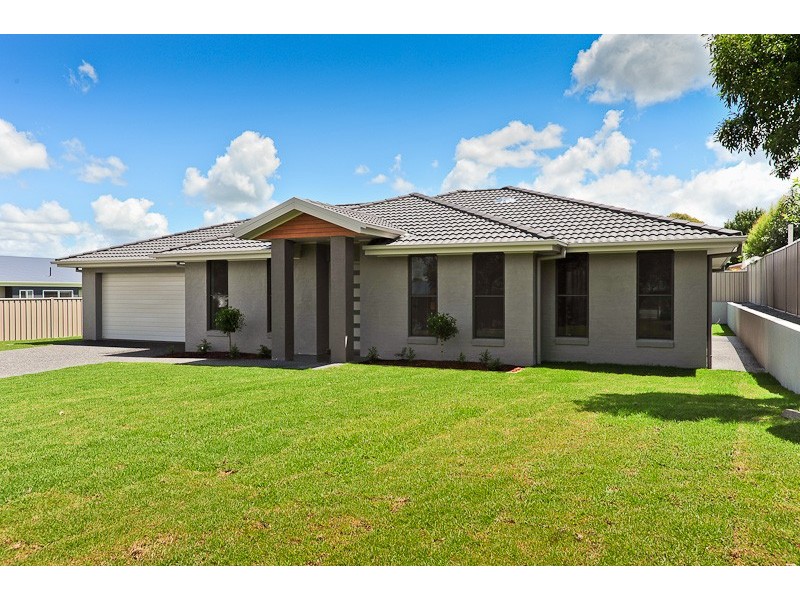 17 Edinburgh Drive, Taree NSW 2430