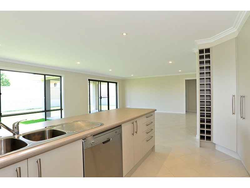 17 Edinburgh Drive, Taree NSW 2430