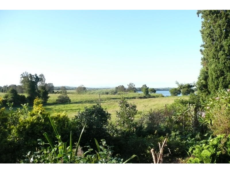 11 Hutchinson Street, Tinonee NSW 2430