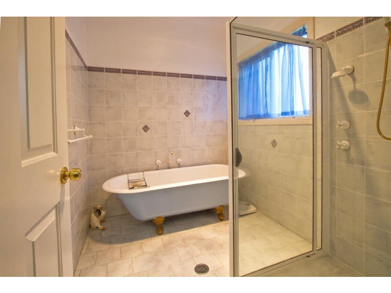 2 Mason Cl, Taree NSW 2430