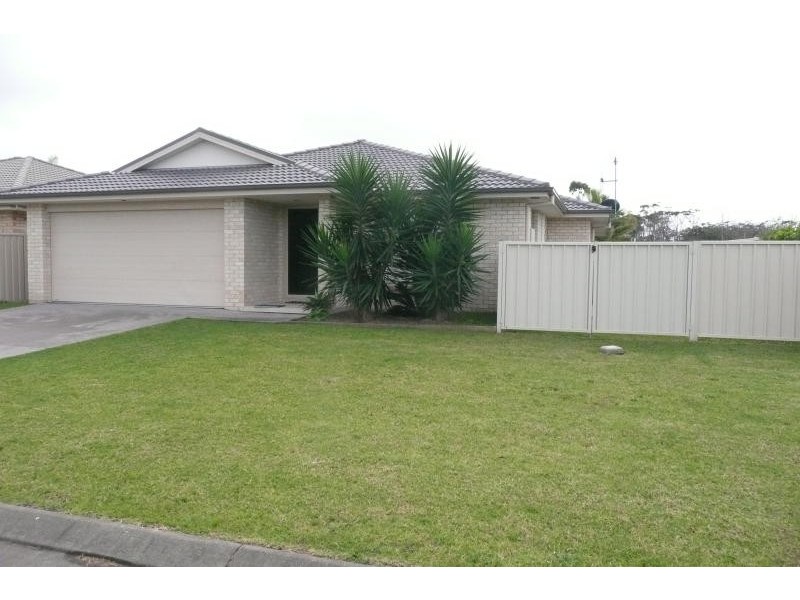 2 Breeze Way, Old Bar NSW 2430