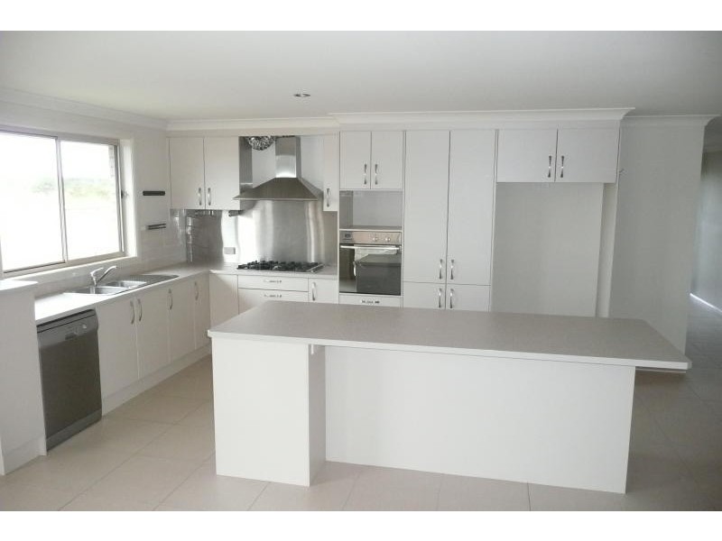2 Breeze Way, Old Bar NSW 2430