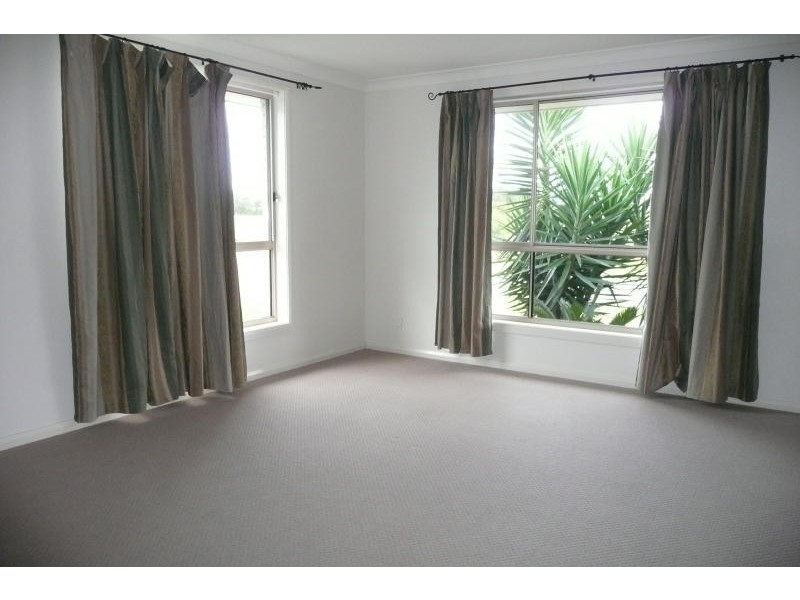 2 Breeze Way, Old Bar NSW 2430