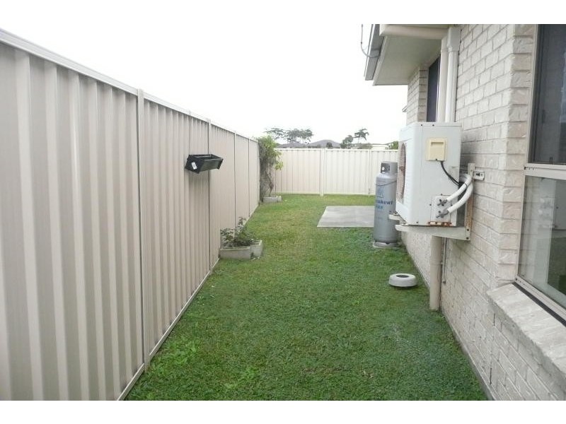 2 Breeze Way, Old Bar NSW 2430