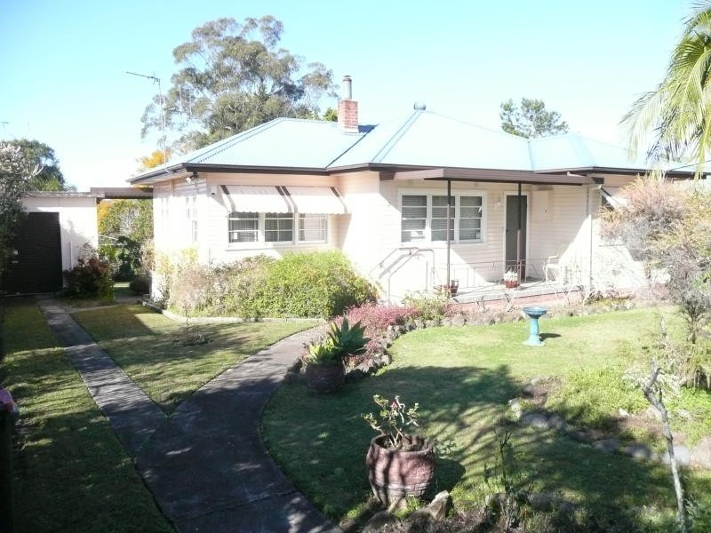 8 Edinburgh Drive, Taree NSW 2430