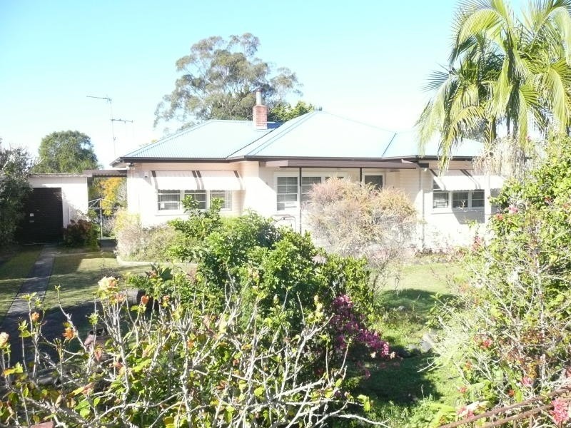 8 Edinburgh Drive, Taree NSW 2430