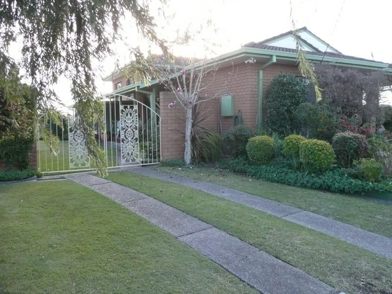 8 Dugdale Avenue, Taree NSW 2430